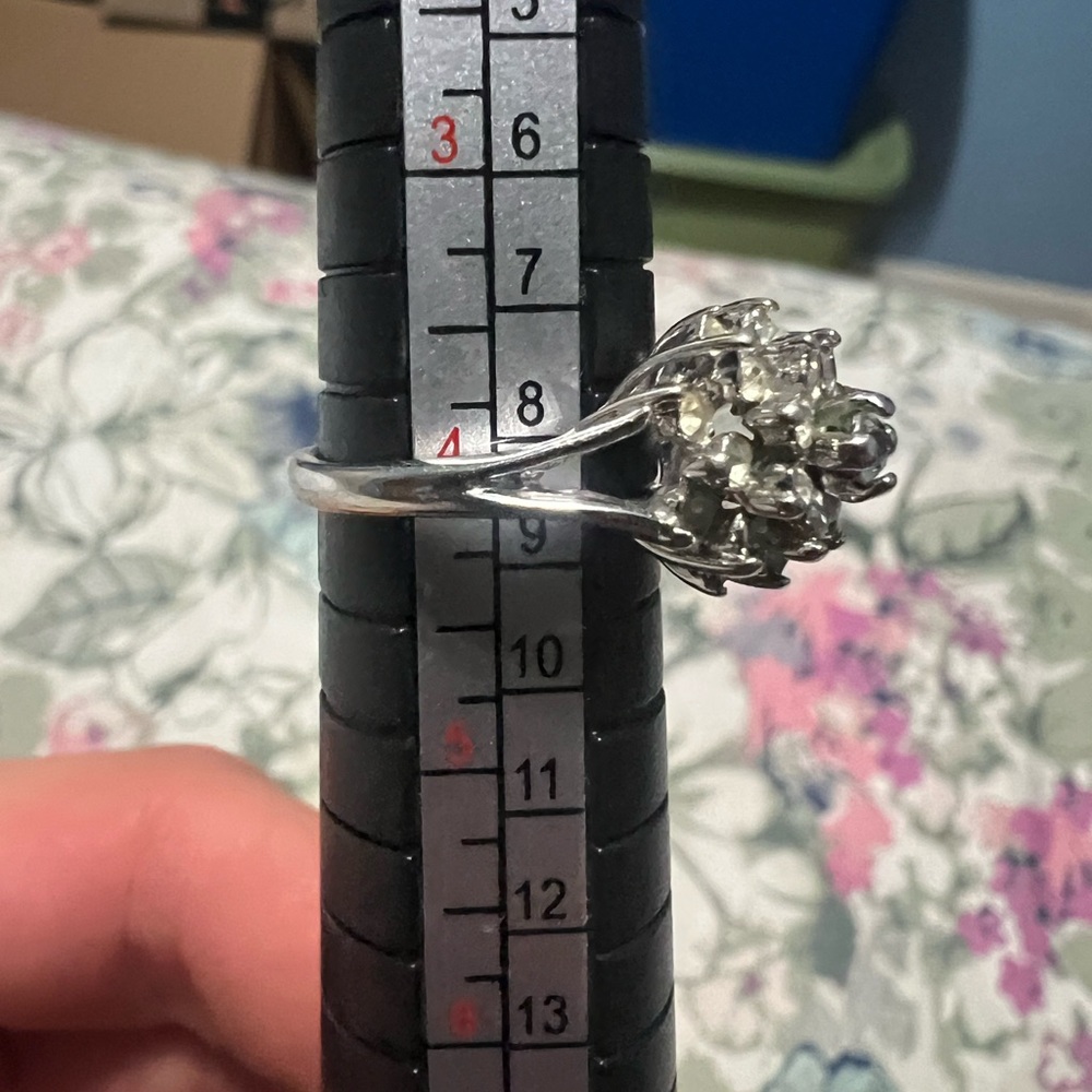 14k Elegant Silver Cluster Ring - image 3